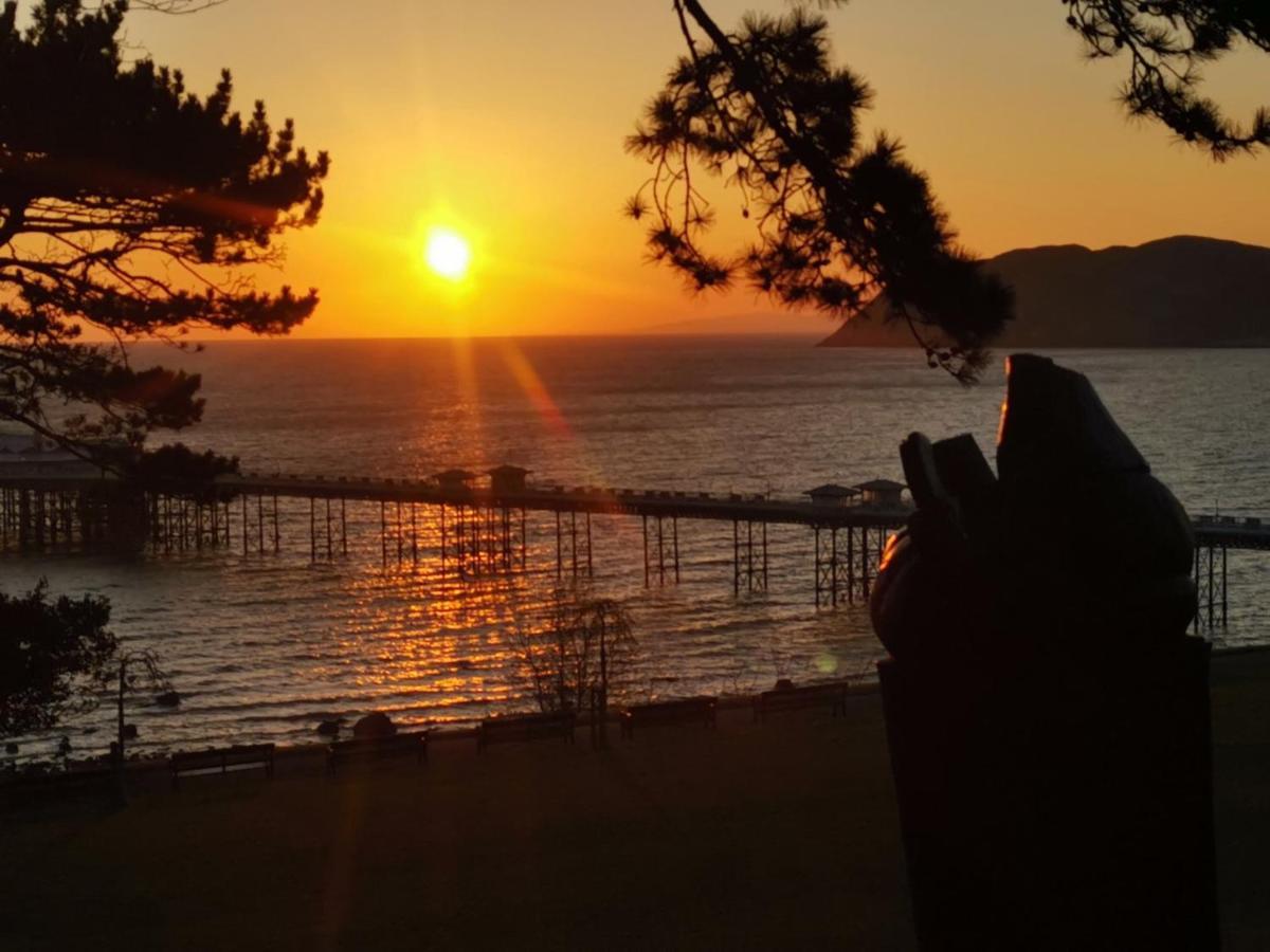Bron Orme Private Hotel Лландидно Екстер'єр фото