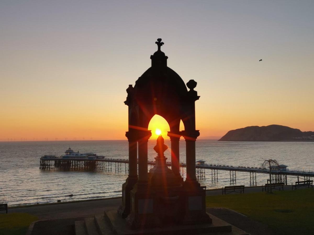 Bron Orme Private Hotel Лландидно Екстер'єр фото