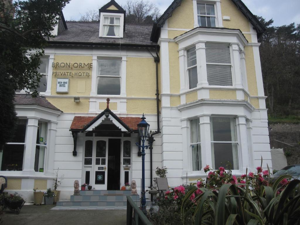 Bron Orme Private Hotel Лландидно Екстер'єр фото